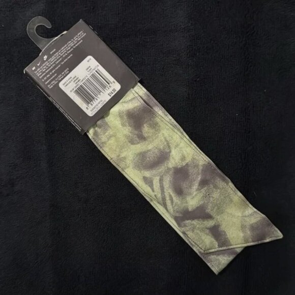 NIKE brand Dri-Fit Head Tie - NWT - Picture 2 of 4
